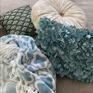 Decorative pillows and throw blanket